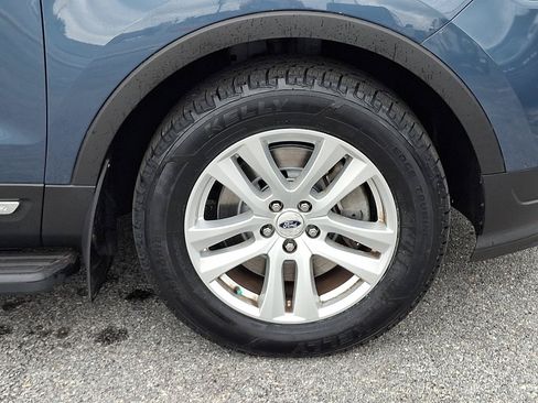 Used 2018 Ford Explorer XLT w/ Equipment Group 202A AWD/4WD image 8