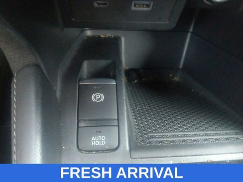 Used 2021 Nissan Kicks SV FWD image 29