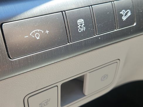 Used 2025 Hyundai Kona Limited AWD/4WD image 20