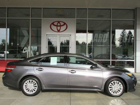 Used 2015 Toyota Avalon XLE Touring FWD image 3