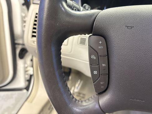 Used 2010 Cadillac DTS Premium w/ Driver Awareness Package FWD image 10