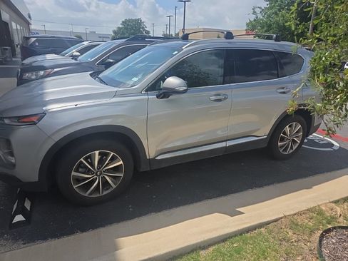 Used 2020 Hyundai Santa Fe SEL w/ Convenience + Premium Package FWD image 3