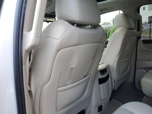 Used 2020 Cadillac Escalade Premium Luxury AWD/4WD image 14