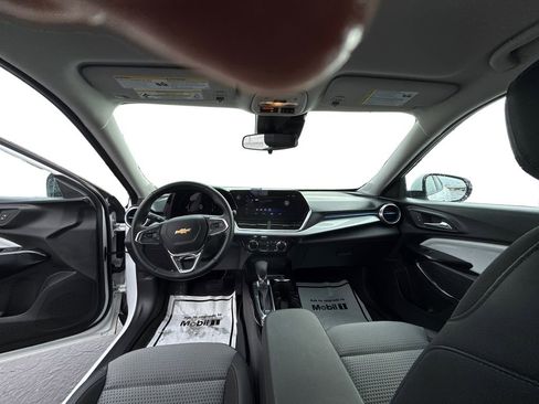 Used 2024 Chevrolet Trax LT w/ Driver Confidence Package image 9