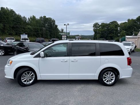 Used 2019 Dodge Grand Caravan SXT image 4