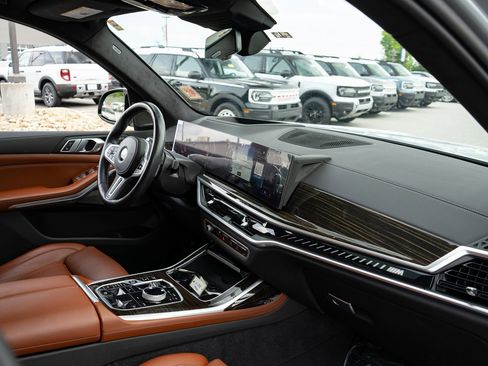 Used 2023 BMW X7 M60i w/ Executive Package AWD/4WD image 43