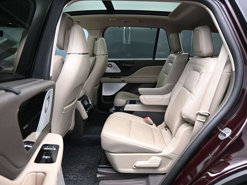 Used 2023 Lincoln Aviator Reserve w/ Equipment Group 201A RWD image 26