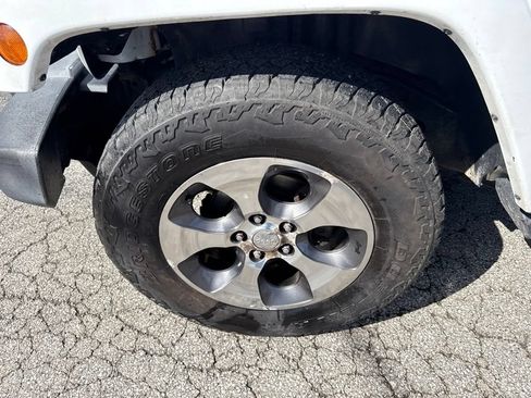 Used 2017 Jeep Wrangler Unlimited Sahara AWD/4WD image 8
