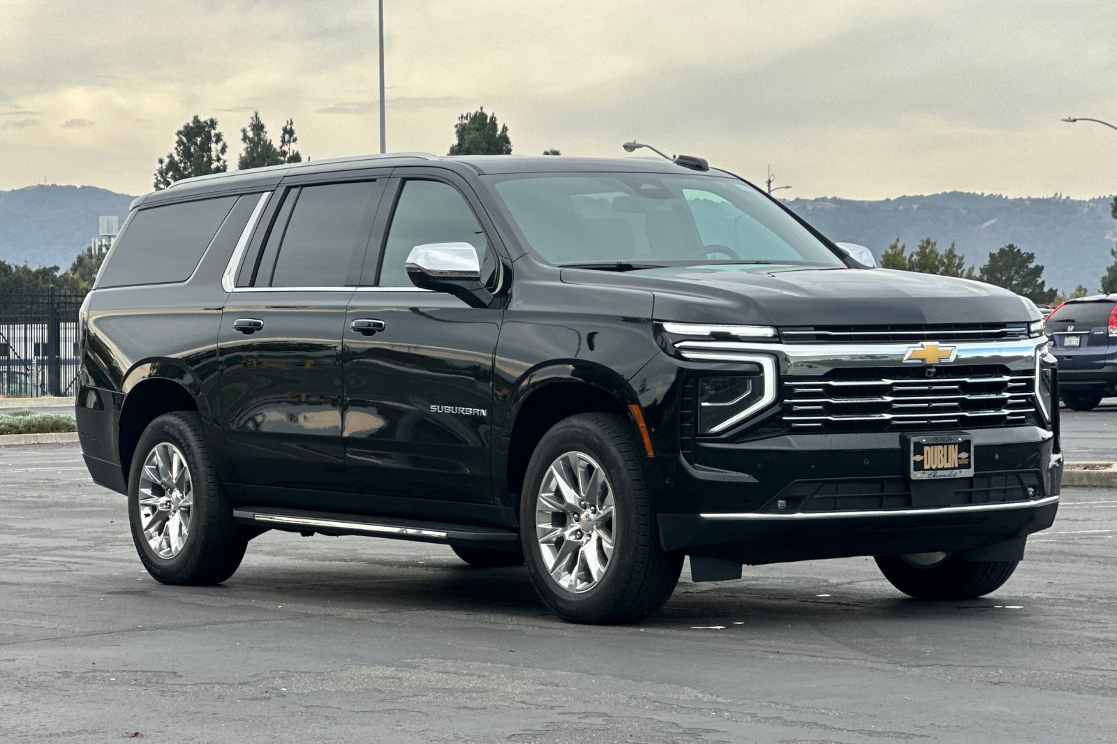 Used 2026 Chevrolet Suburban Premier AWD/4WD image 2