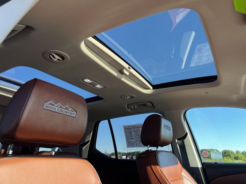 Used 2019 Chevrolet Traverse High Country w/ LPO, Cargo Package AWD/4WD image 30
