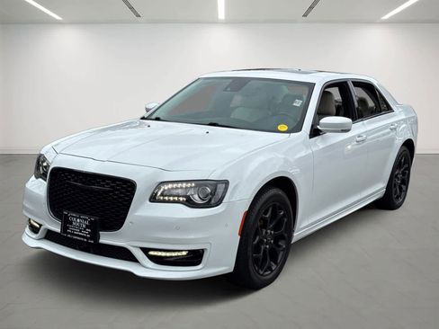 Used 2022 Chrysler 300 Touring L w/ Popular Equipment Group image 1