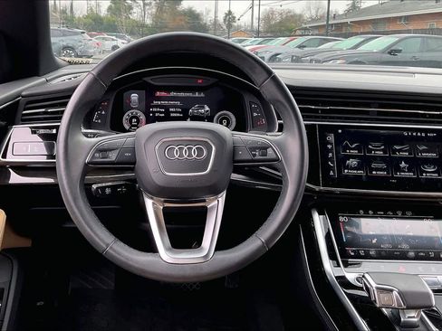 Used 2022 Audi Q8 Prestige image 8