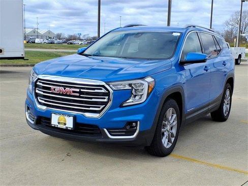 Used 2024 GMC Terrain SLT image 2