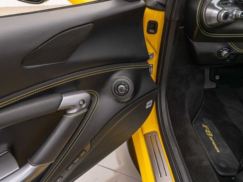 Certified 2022 Ferrari F8 Tributo RWD image 35