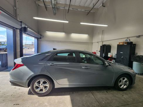 Certified 2021 Hyundai Elantra SE w/ Cargo Package FWD image 8