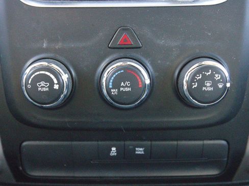 Used 2017 RAM 1500 Classic SLT image 22