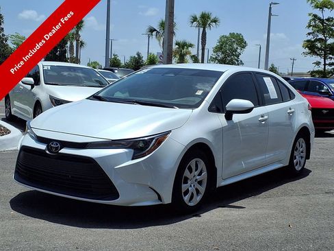 Used 2025 Toyota Corolla LE FWD image 3