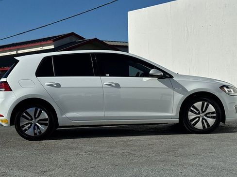 Used 2018 Volkswagen e-Golf SE image 2
