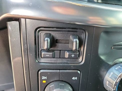 Used 2022 Ford F150 Lariat AWD/4WD image 23