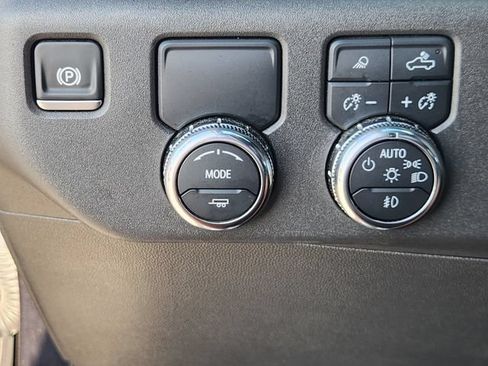 Certified 2025 GMC Sierra 1500 SLT RWD image 21