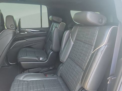 Used 2023 Cadillac Escalade ESV V AWD/4WD image 25