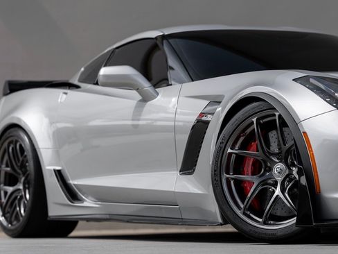 Used 2016 Chevrolet Corvette Z06 w/ 3LZ Preferred Equipment Group RWD image 6