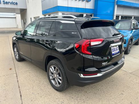 Used 2024 GMC Terrain SLT image 8
