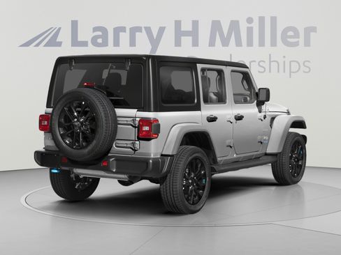 Used 2023 Jeep Wrangler Unlimited Sahara w/ Cold Weather Group AWD/4WD image 2