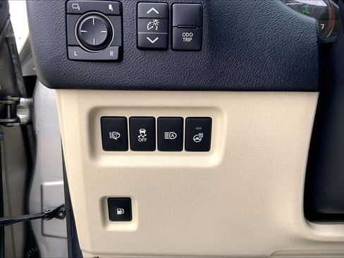Used 2022 Lexus GX 460 Premium w/ Accessory Package AWD/4WD image 33
