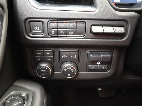 Used 2024 Chevrolet Tahoe High Country AWD/4WD image 11