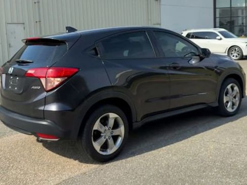 Used 2018 Honda HR-V LX image 2