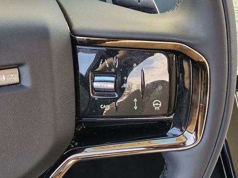 Used 2025 Land Rover Range Rover Velar Dynamic SE image 27