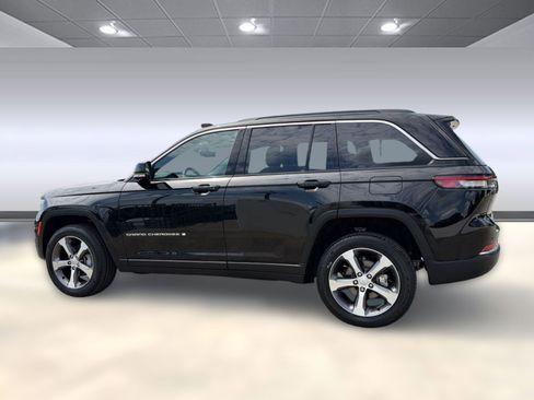 Used 2024 Jeep Grand Cherokee Limited AWD/4WD image 2