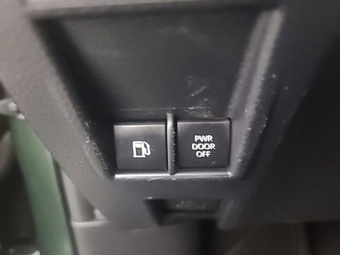 Used 2021 Toyota Sienna XLE w/ XLE Plus Package FWD image 29