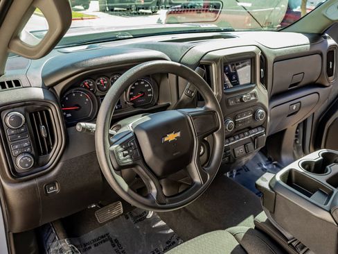 Used 2025 Chevrolet Silverado 2500 Custom w/ Custom Value Package image 17