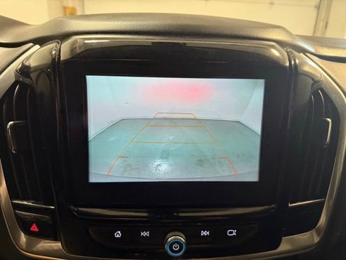 Used 2019 Chevrolet Traverse LT image 18
