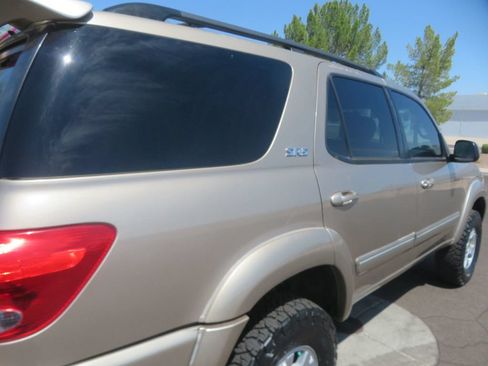Used 2005 Toyota Sequoia SR5 AWD/4WD image 10