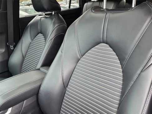 Used 2024 Toyota Highlander XSE image 12