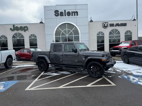 Used 2025 Jeep Gladiator Sport image 1
