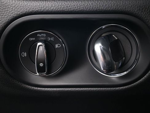 Certified 2026 Porsche Macan image 24