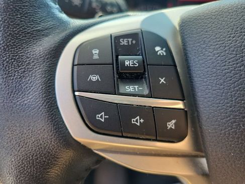 Used 2020 Ford Explorer XLT w/ Equipment Group 202A AWD/4WD image 32