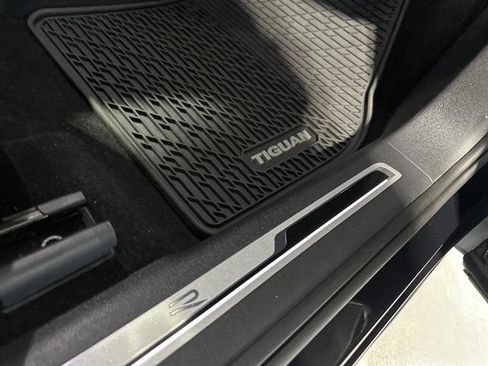 Certified 2024 Volkswagen Tiguan SE R-Line image 37