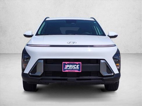 Used 2025 Hyundai Kona SEL FWD image 2