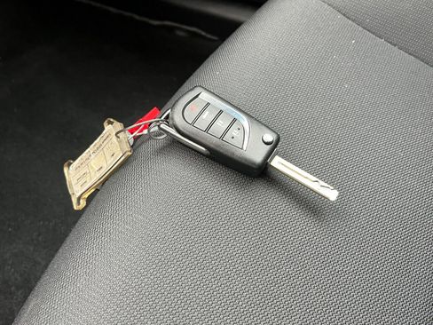 Used 2025 Toyota Corolla LE image 22