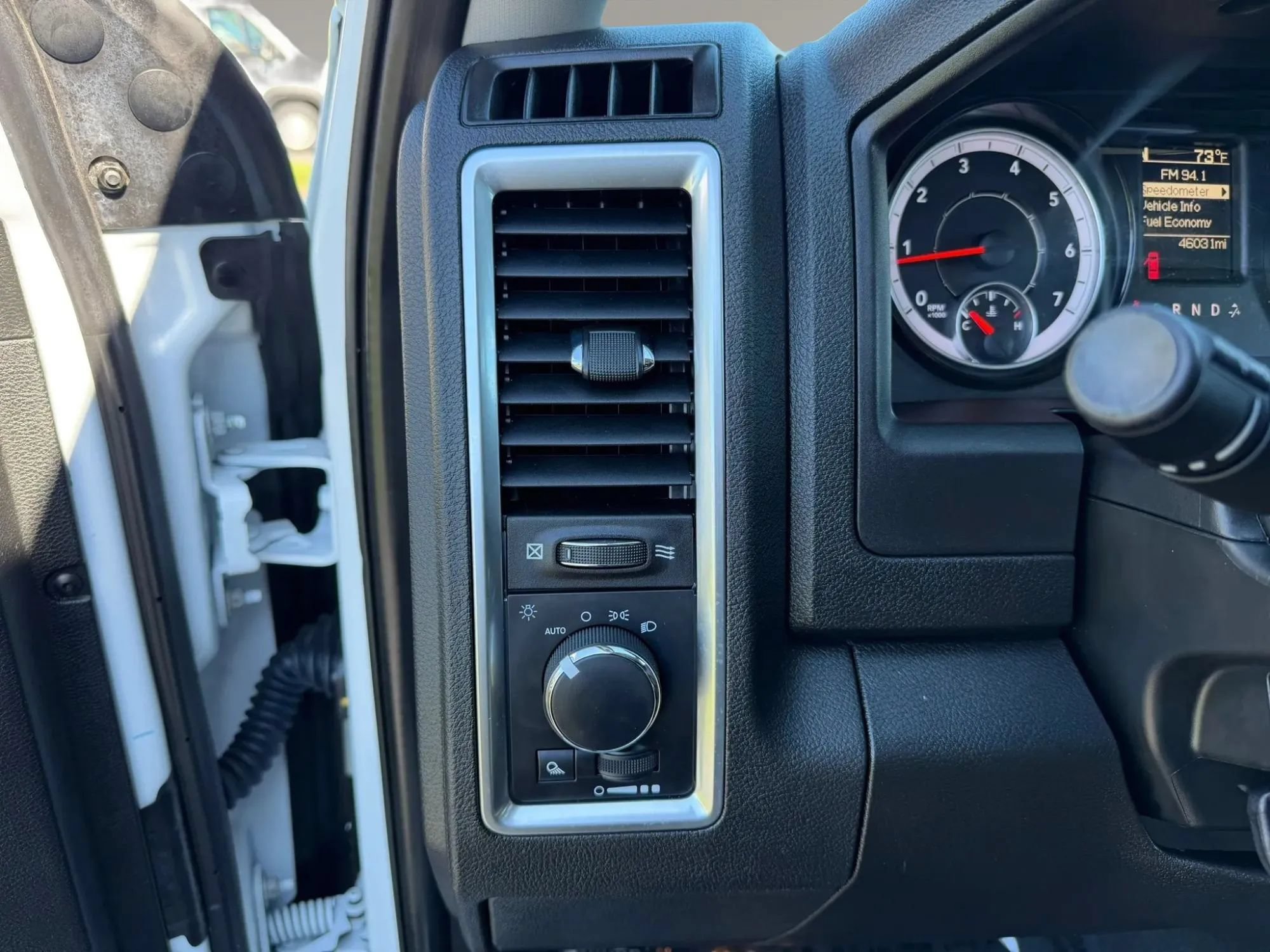 Used 2022 RAM 1500 Classic SLT AWD/4WD image 12