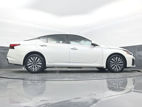 Used 2023 Nissan Altima 2.5 SV w/ SV Premium Package image 28
