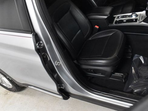 Used 2020 Ford Explorer XLT w/ Equipment Group 202A image 15