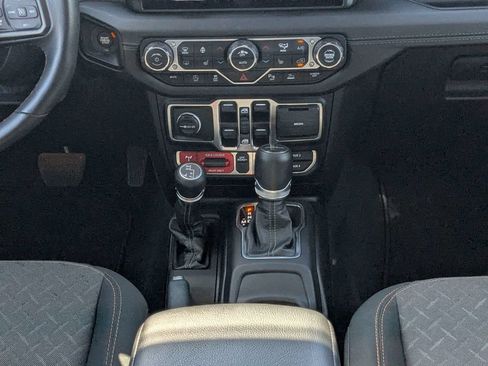 Used 2024 Jeep Gladiator Mojave w/ Technology Group AWD/4WD image 15