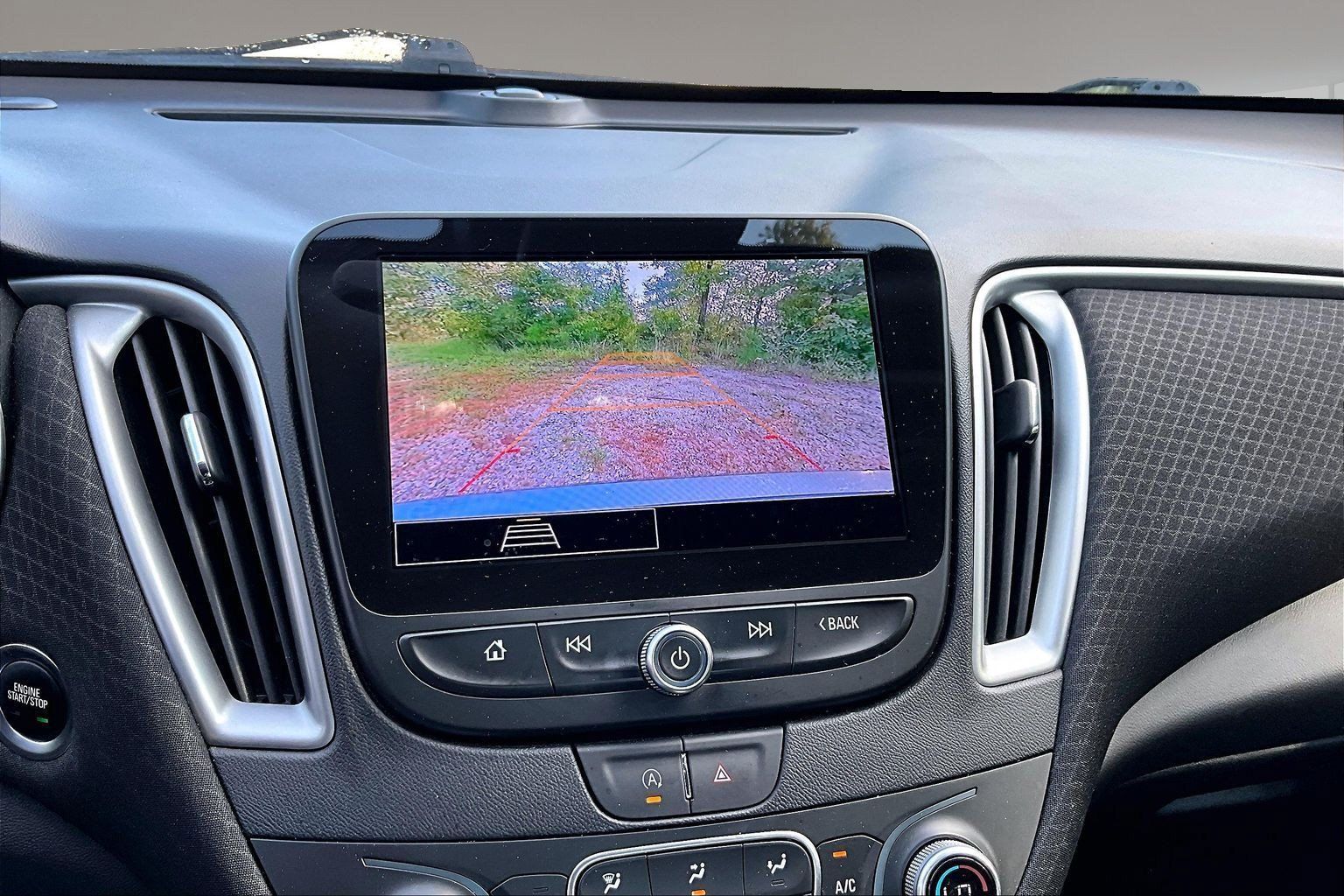Used 2025 Chevrolet Malibu LT FWD image 16