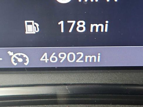 Used 2023 GMC Terrain SLT image 2